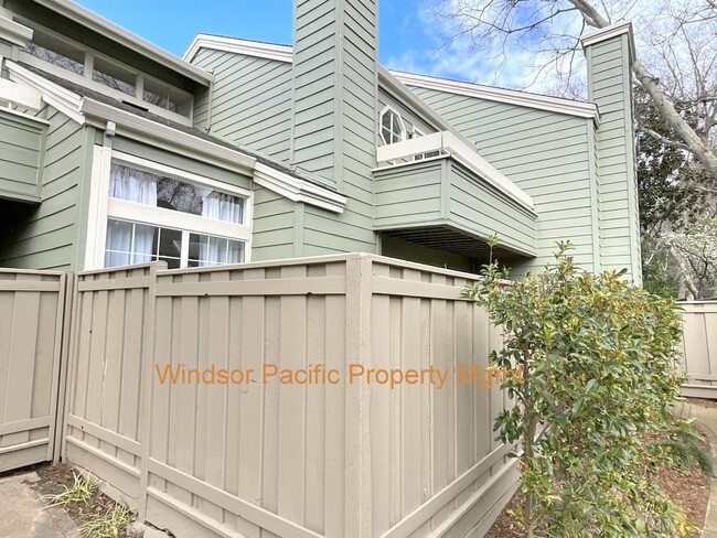 Building Photo - Wonderful Townhome In Walnut Creek Near He...