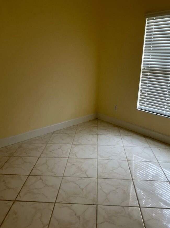 Building Photo - Pool home 4/3/2  Located East of US One  for Rent