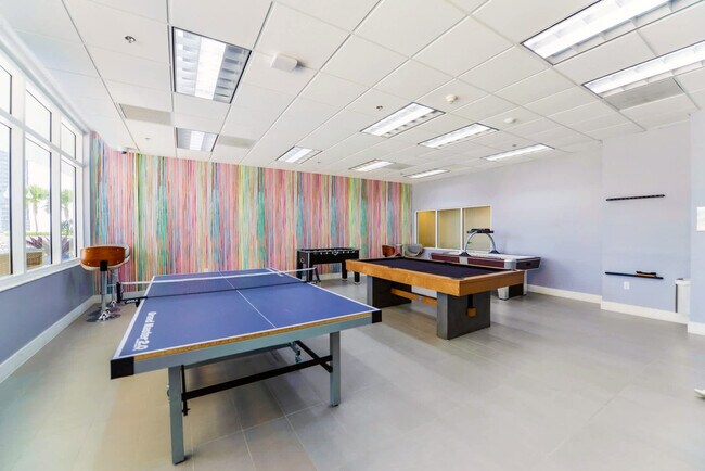 Building Photo - 1 SE 12th St