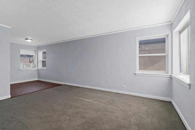 Building Photo - 307 W Morton St