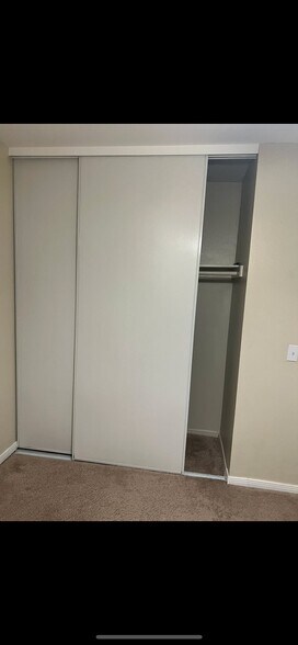 Building Photo - 1150 S Meadow Ln