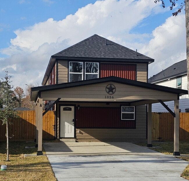 Building Photo - 1056 North Ln