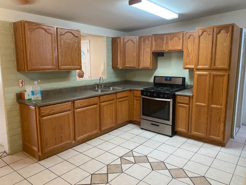 Building Photo - 1021 W Edgewater Dr