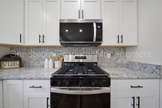 Building Photo - For Lease | Jenks | Available Now!