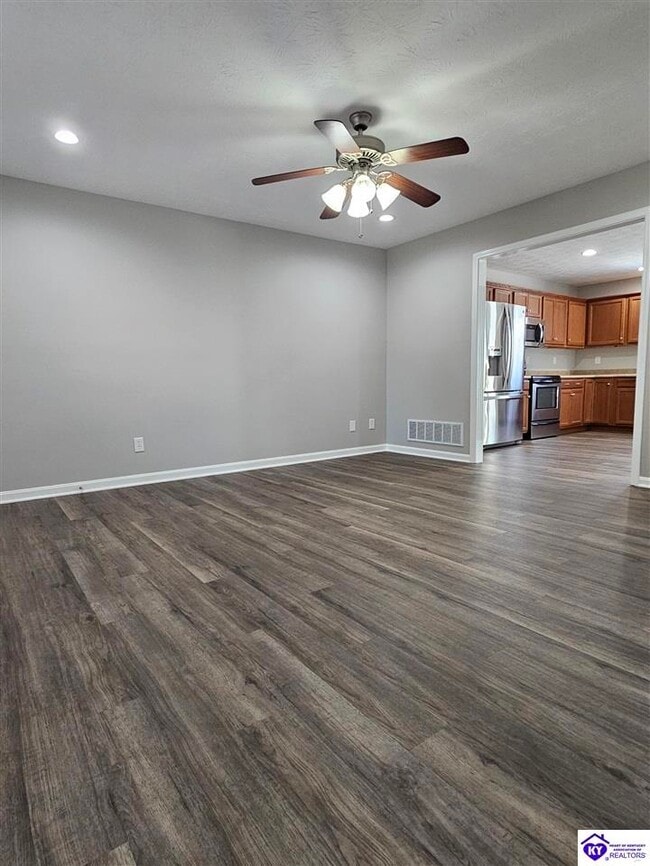 Building Photo - 118 Twin Lakes Dr