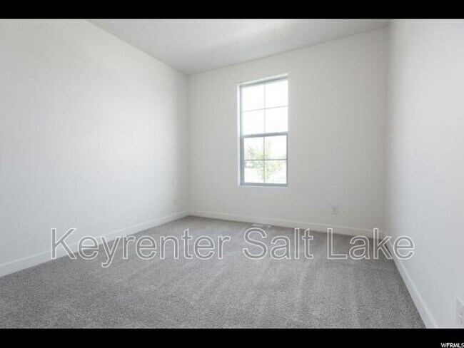 Building Photo - 2687 Constance Way