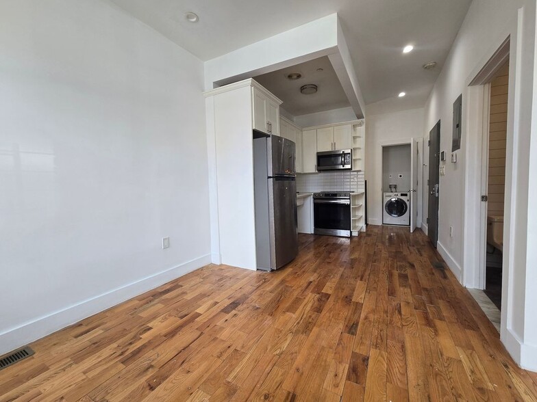 Building Photo - 195 Herzl St