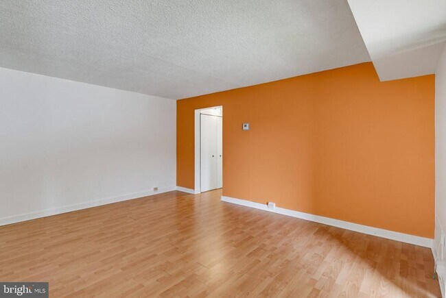 Building Photo - 5911 Tamar Dr