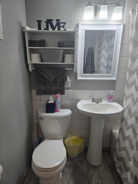 Building Photo - 1213 5th St