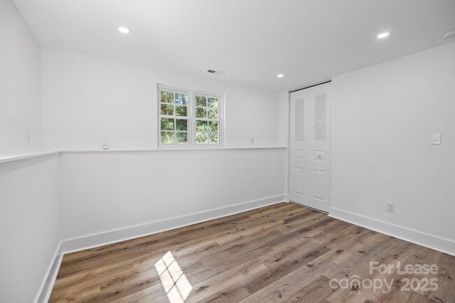 Building Photo - 7120 Clear Crossing Ln