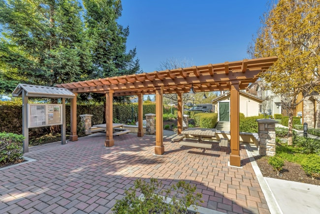 Building Photo - 484 Valley Oak Terrace
