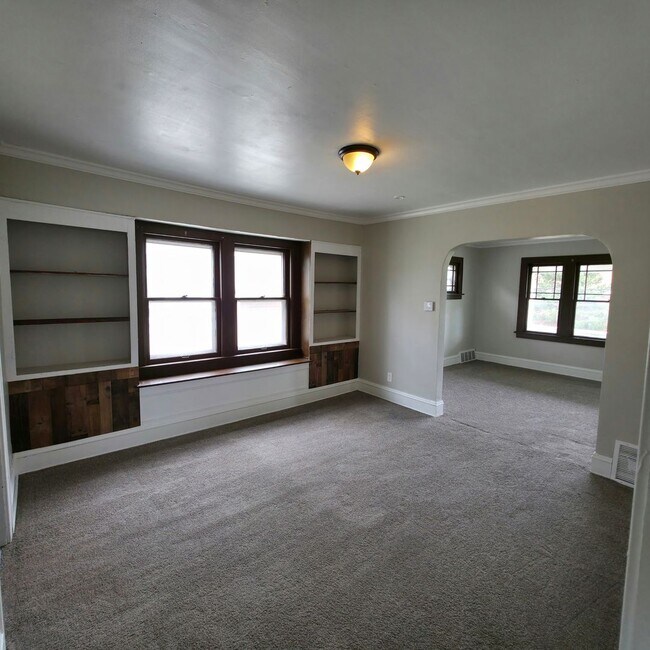 Building Photo - 1394 Larchmont Rd