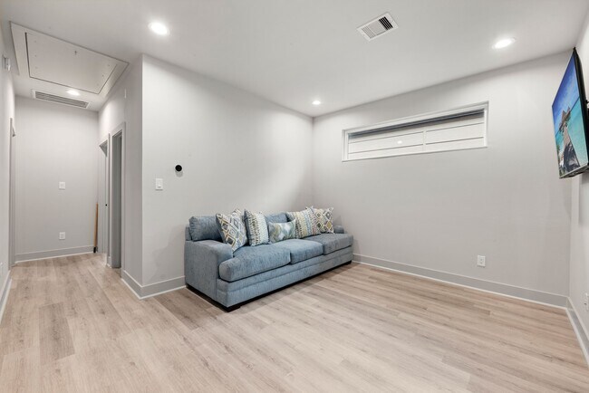 Building Photo - 5722 Rucio Ln