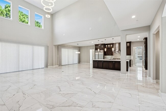 Building Photo - 916 Savannah Trl