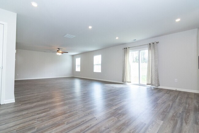 Building Photo - 104 Ashwood Ave