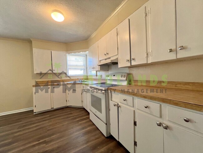 Building Photo - 1205 Faraway Dr