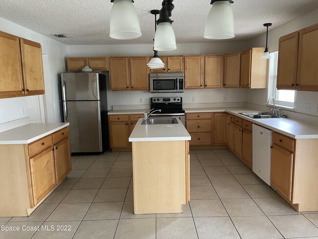 Building Photo - 1666 Sawgrass Dr SW