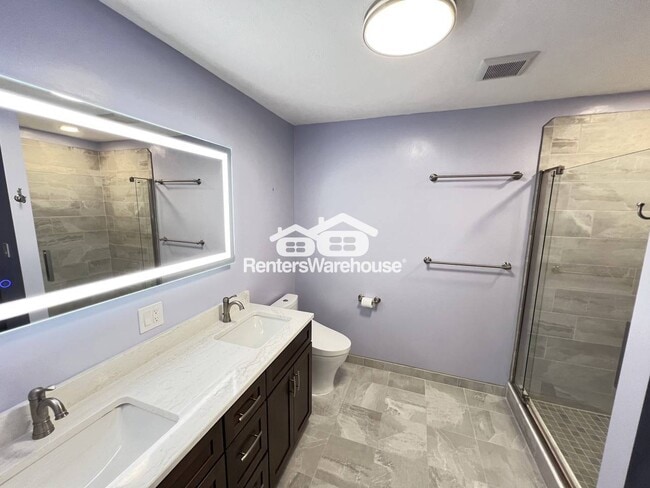 Building Photo - 2852 Kenwood Isles Dr