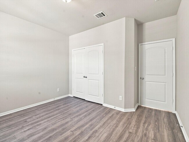 Building Photo - 31407 Elkcreek Bend Dr