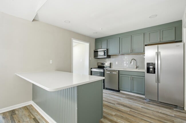 Building Photo - 12433 Deerfield Rd