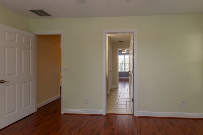 Building Photo - BEAUTIFUL 5 Bedroom/4 Bath Home Located in...