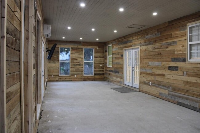 Building Photo - 975 State Hwy 95