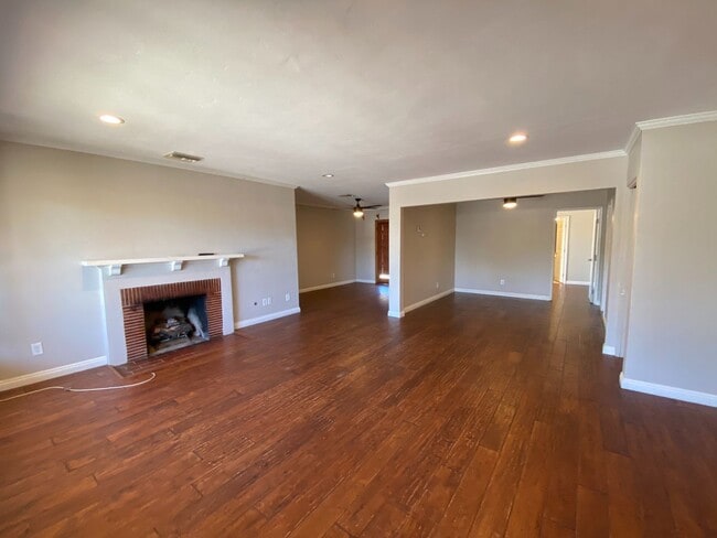 Building Photo - 6129 Mary Ln Dr