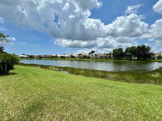 Building Photo - 360 Shoreline Cir