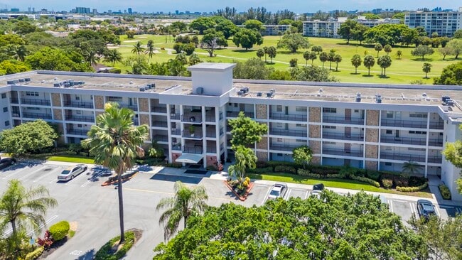Primary Photo - 2800 N Palm Aire Dr