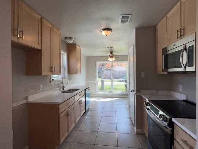 Building Photo - 5728 Shady Springs Trail