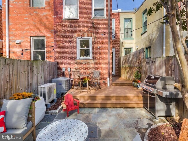 Building Photo - 1450 T St NW