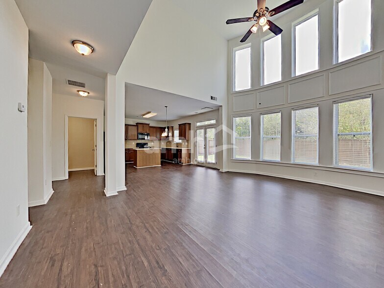 Building Photo - 228 Oakland Way