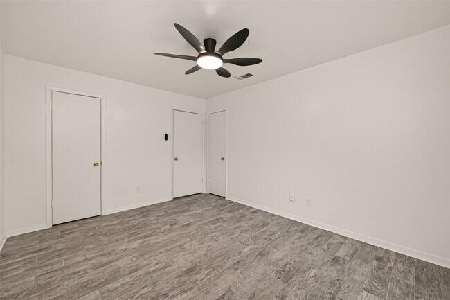 Building Photo - 5615 Beechnut St