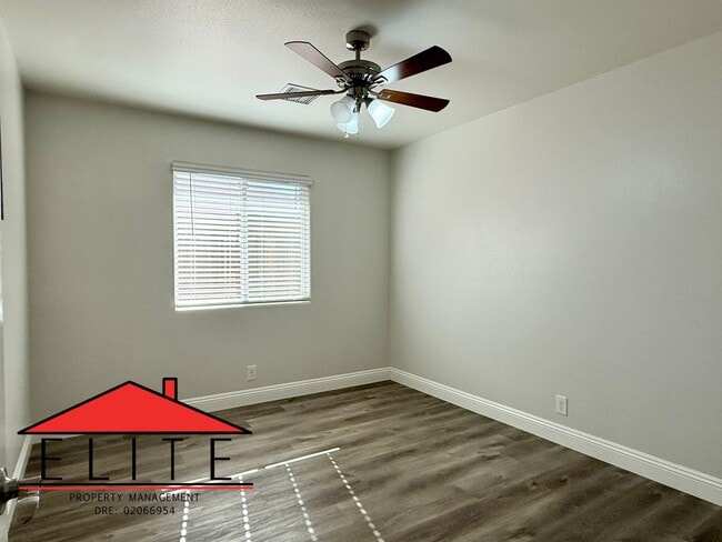 Building Photo - AVAILABLE NOW!!