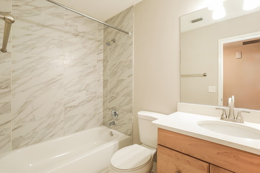 Building Photo - 3342 Laurel Grove N