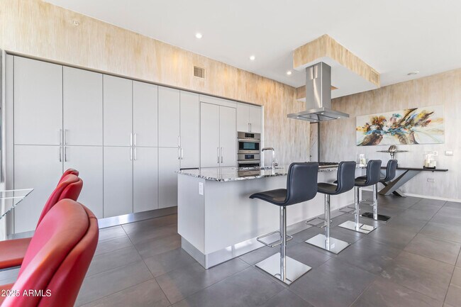 Building Photo - 7180 E Kierland Blvd