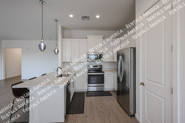 Building Photo - 16720 E Melanie Dr