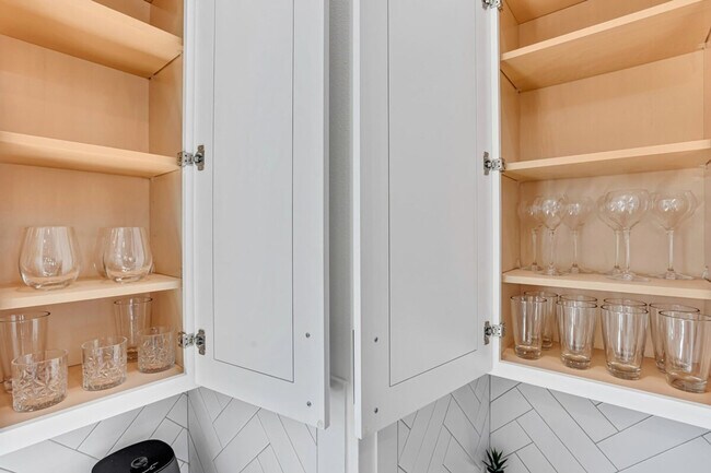 Building Photo - 3020 Live Oak St