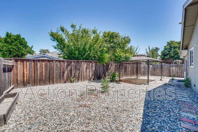Building Photo - 2280 Brentwood Ct