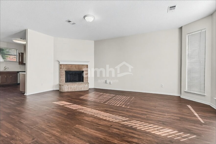 Building Photo - 8551 Western Meadows Dr