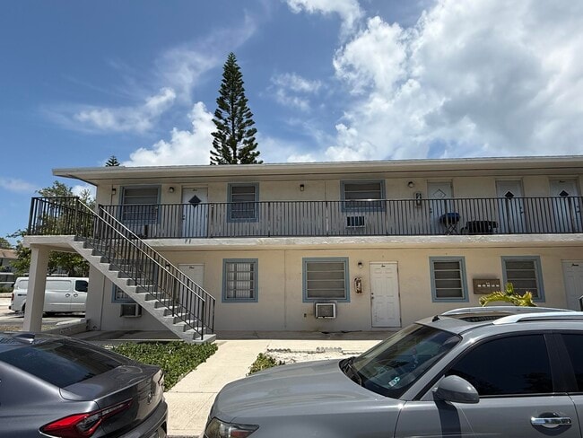Primary Photo - 1502 N Federal Hwy
