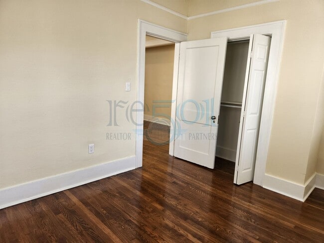 Building Photo - New Downtown Condo Feel With the Hillcrest Vibe!