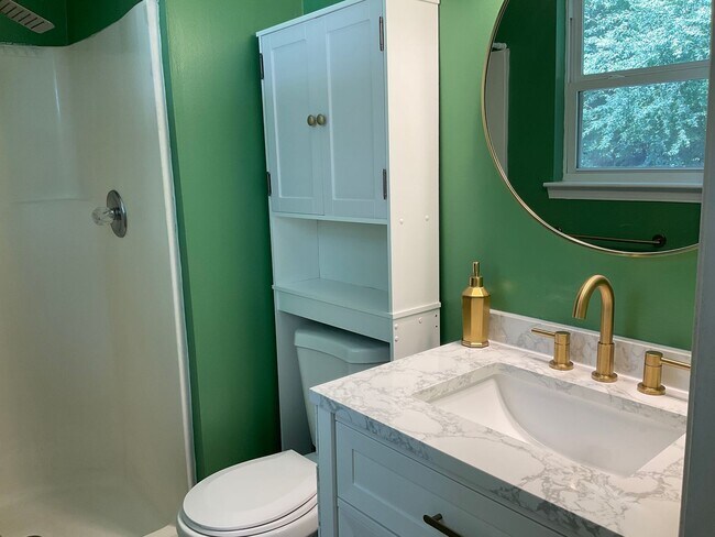 Building Photo - Welcome to this perfectly situated 3-bedroom, 2-bathroom home in the heart of Jacksonville.