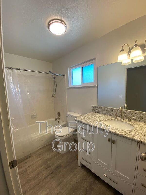 Building Photo - 5716 W Robinwood Ave