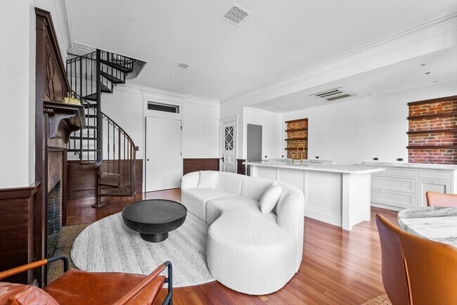 Building Photo - 320 Tappan St