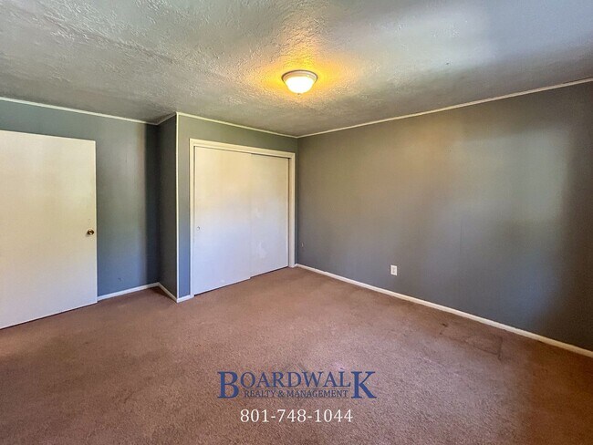 Building Photo - Spacious 3-Bed Basement Apartment in Sandy