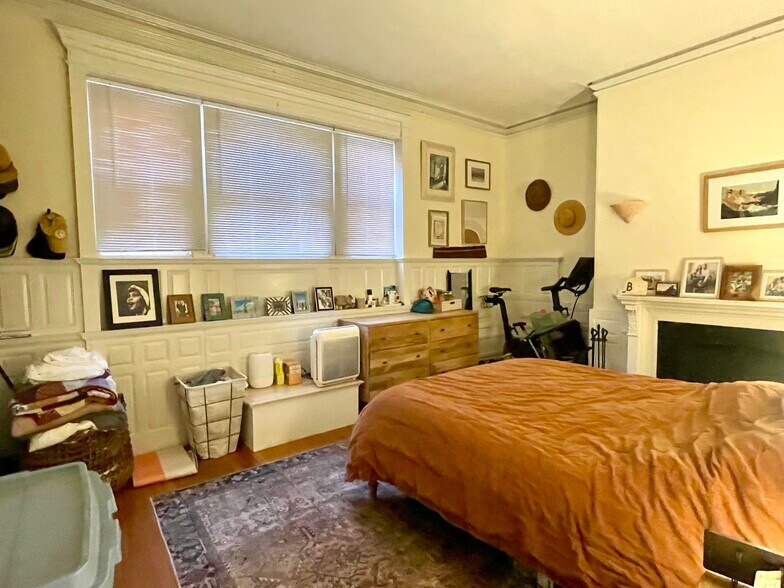 Building Photo - 12 Fairfield St