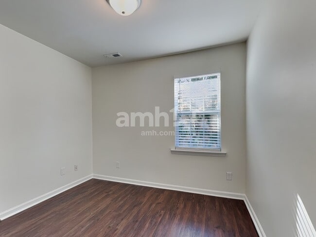 Building Photo - 3104 Gross Ave