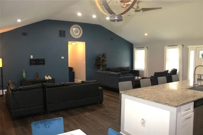 Building Photo - 4495 Kent Rd