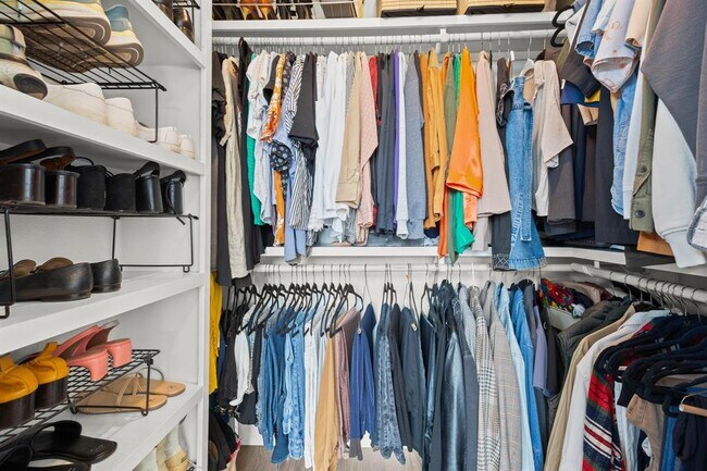 Building Photo - 3406 E 17th St